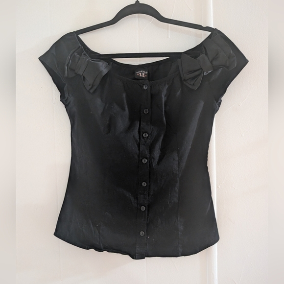 Hot Topic Black Puff Sleeve Ruffled Blouse - Picture 4 of 8